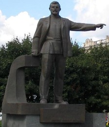 Петровский в Днепропетровске у ж/д вокзала